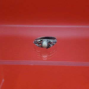 Size 6 925 Sterling Silver Heavily Worn Tarnished Cream Material Ring